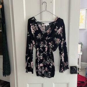 High-waisted v-line floral romper